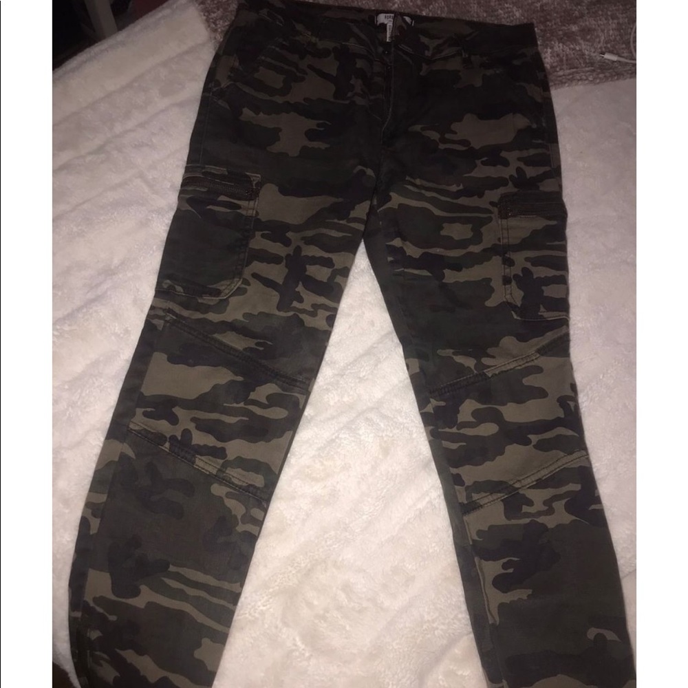 Forever 21 camo pants